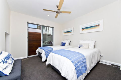 Hamptons Coastline Retreat Waterfront With A Heated Pool - Holiday Sunshine Coast 3