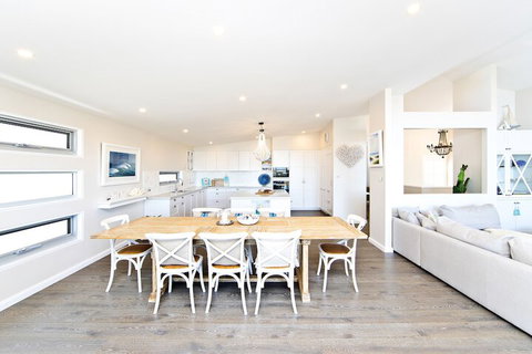 Hamptons Coastline Retreat Waterfront With A Heated Pool - Holiday Sunshine Coast 2