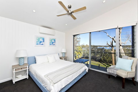 Hamptons Coastline Retreat Waterfront With A Heated Pool - Holiday Sunshine Coast 4