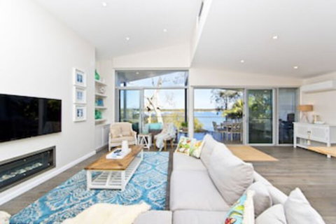 Hamptons Coastline Retreat Waterfront With A Heated Pool - Holiday Sunshine Coast 0