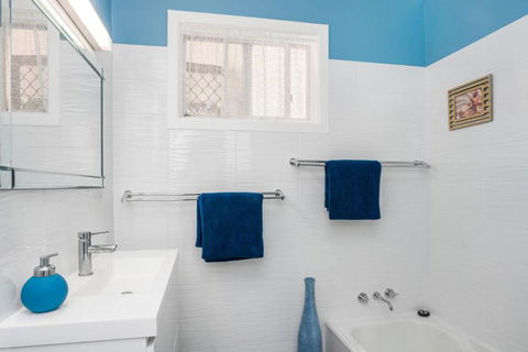 A SWEET ESCAPE Carefree Beach Home - Holiday Sunshine Coast 3