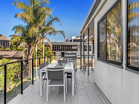 Karinya At Little Beach Upstairs - Holiday Sunshine Coast 1