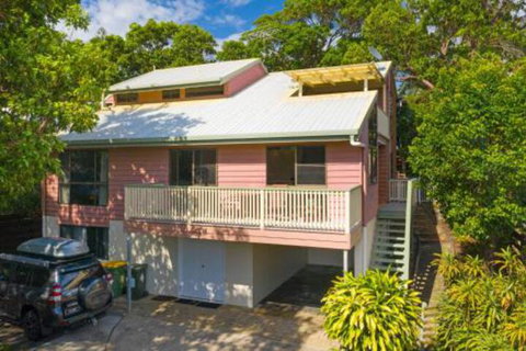 Straddie House - Sunshine Coast Tourism 0