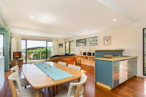 Straddie Beach House 3 - Sunshine Coast Tourism 2
