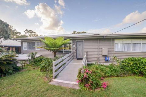 12 Merinda Crescent - Sunshine Coast Tourism 0
