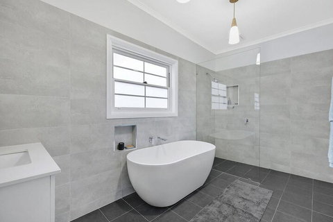 Waterview Beach House - Sunshine Coast Tourism 4