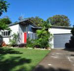 10 Double Island Drive Modern family home centrally located swimming pool  outdoor area - Holiday Sunshine Coast