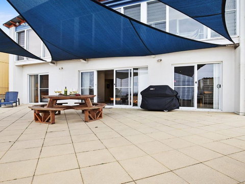 Mamorhomy Beachfront Spacious Apartment - Sunshine Coast Tourism 4