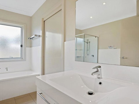 Mamorhomy Beachfront Spacious Apartment - Sunshine Coast Tourism 5