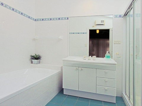 Gunyah An Idyllic Coastal Getaway - Holiday Sunshine Coast 5