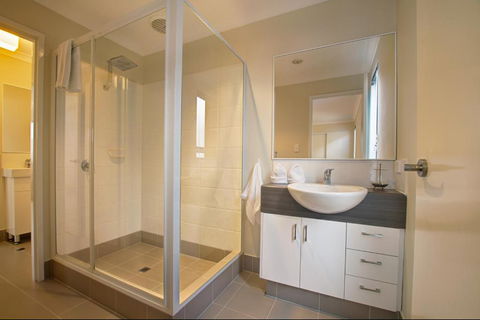 A Little Luxury In Town - Holiday Sunshine Coast 3