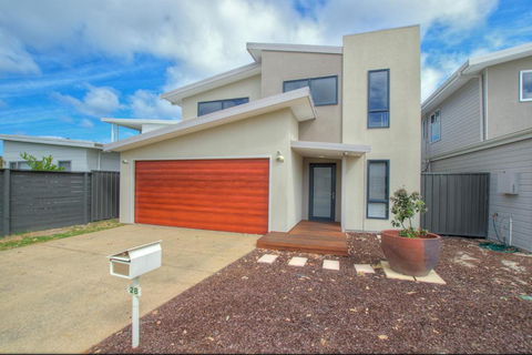 A Little Luxury In Town - Holiday Sunshine Coast 5