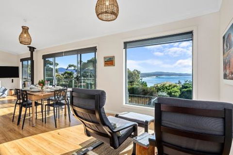 GRANITE BEACH HOUSE At Bay Of Fires - Holiday Sunshine Coast 5