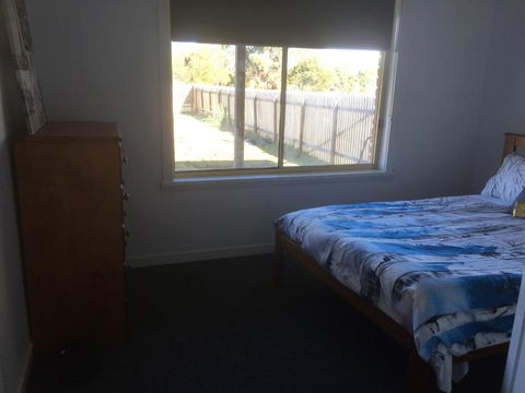 At HOME On HOLMES - Holiday Sunshine Coast 3