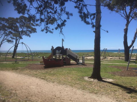 At HOME On HOLMES - Holiday Sunshine Coast 2