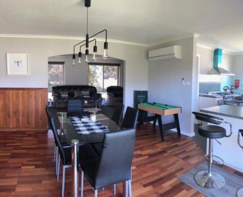 At HOME On HOLMES - Holiday Sunshine Coast 5