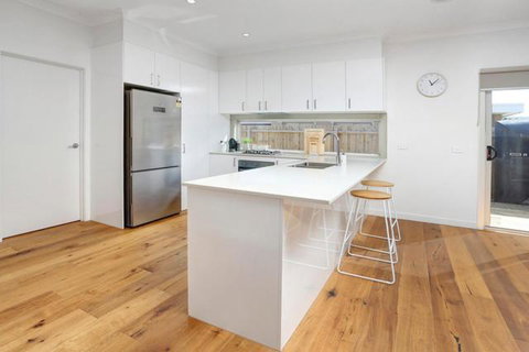 Staughton Sounds - Holiday Sunshine Coast 3