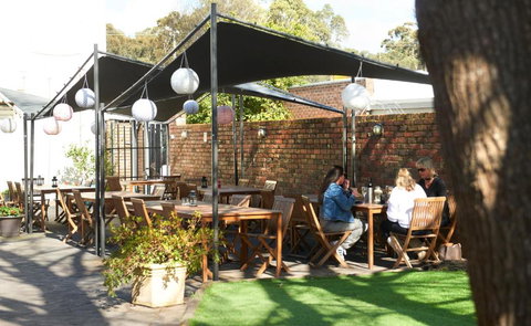 Grand Central Hotel - Holiday Sunshine Coast 4