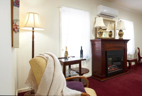 Grand Central Hotel - Holiday Sunshine Coast 3