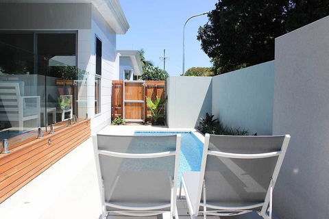 Fat Frog Beach Houses - Sunshine Coast Tourism 3
