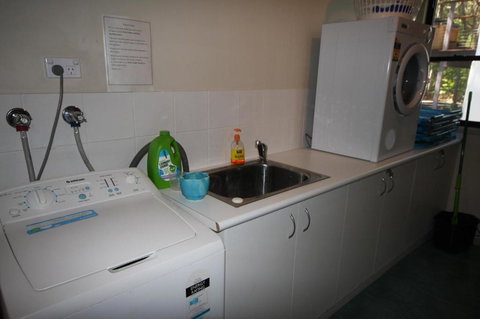 1 Naiad Court Lowset Family Home With Swimming Pool & Covered Deck. Pet Friendly - Sunshine Coast Tourism 6