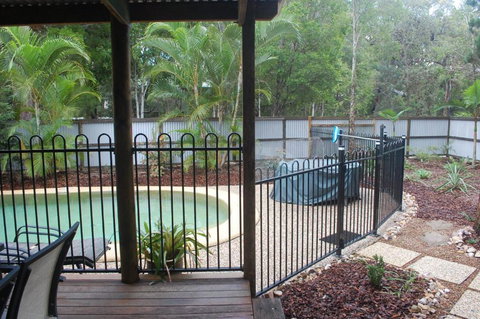 1 Naiad Court Lowset Family Home With Swimming Pool & Covered Deck. Pet Friendly - Sunshine Coast Tourism 4