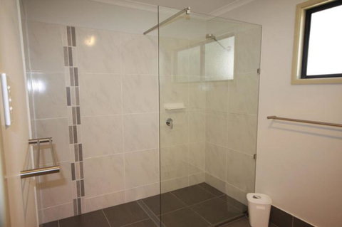 1 Naiad Court Lowset Family Home With Swimming Pool & Covered Deck. Pet Friendly - Sunshine Coast Tourism 2