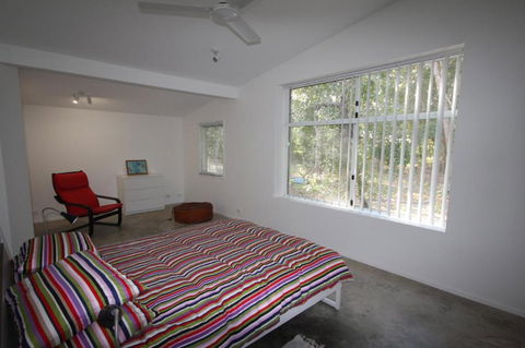15 Belle Court Modern Architect Designed Open Plan Holiday Home With Outdoor Shower - Holiday Sunshine Coast 3