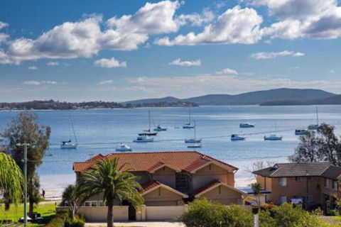 Aislinn 3 / 273 Corrie Parade Air Con Water Views BBQ - Holiday Sunshine Coast 0