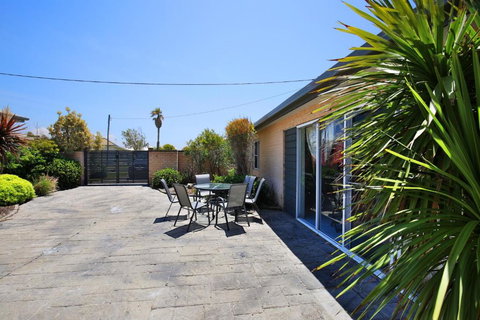 Neptune Absolute Beachfront - Sunshine Coast Tourism 4