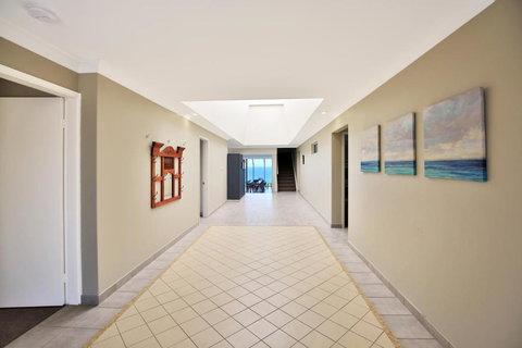 Neptune Absolute Beachfront - Sunshine Coast Tourism 2