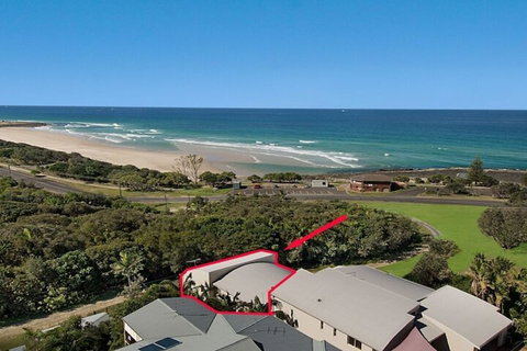 Surfside At Shellys - Sunshine Coast Tourism 1