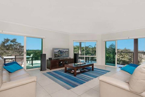 Surfside At Shellys - Sunshine Coast Tourism 6