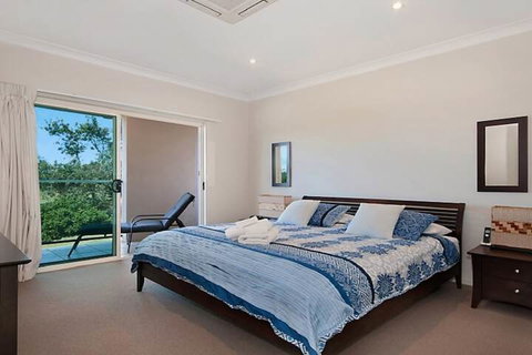 Surfside At Shellys - Sunshine Coast Tourism 3