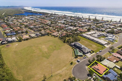 SECRET GARDEN WiFi Netflix Pet Friendly - Sunshine Coast Tourism 3