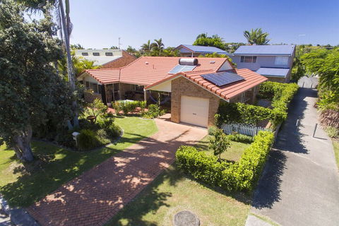 SECRET GARDEN WiFi Netflix Pet Friendly - Sunshine Coast Tourism 6