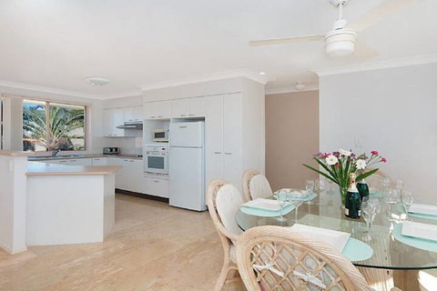 Pacific Rose Winter Holiday Special - Sunshine Coast Tourism 6