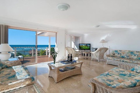 Pacific Rose Winter Holiday Special - Sunshine Coast Tourism 1