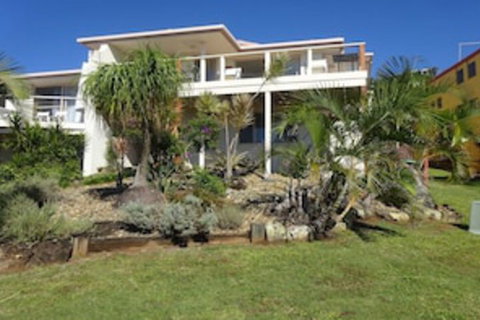 Pacific Rose Winter Holiday Special - Sunshine Coast Tourism 0