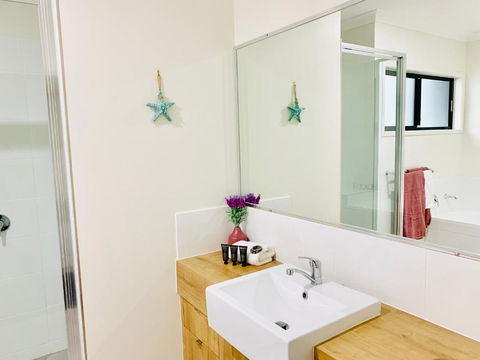 AIRLIE BEACH Delight. Hop Skip Jump To Everything - Holiday Sunshine Coast 2