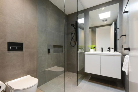 BOUTIQUE STAYS Murrumbeena Place 2 - Sunshine Coast Tourism 1