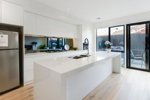 BOUTIQUE STAYS Murrumbeena Place 2 - Sunshine Coast Tourism 3