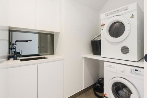 BOUTIQUE STAYS Murrumbeena Place 2 - Sunshine Coast Tourism 4