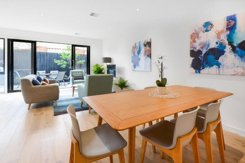 BOUTIQUE STAYS Murrumbeena Place 2 - Sunshine Coast Tourism 6