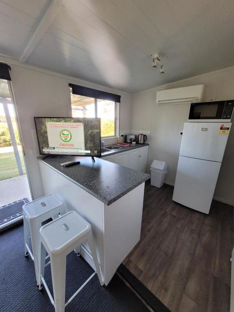 Jabiru Motel - Holiday Sunshine Coast 3