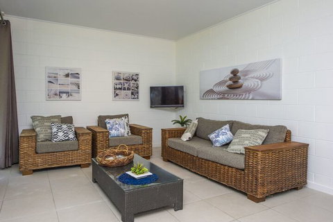 Lei Lo - Holiday Sunshine Coast 3