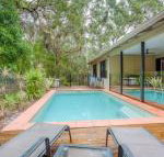 8 Ibis Court Rainbow Shores Swimming Pool Walk to Beach Executive Beach House - Holiday Sunshine Coast