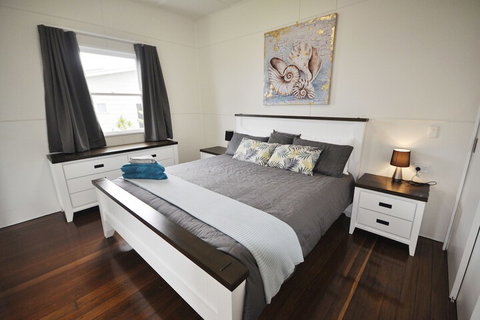 Golden Sands At Beachmere - Holiday Sunshine Coast 5