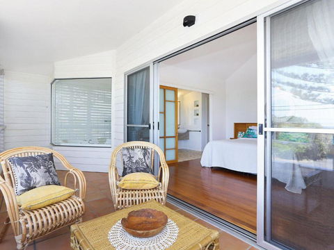 EAST COAST ESCAPES Lighthouse Studio - Sunshine Coast Tourism 6