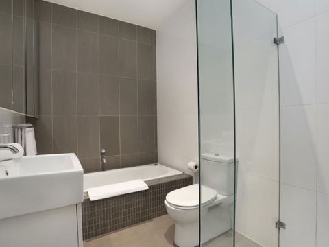 Kew Luxurious Townhouse - Holiday Sunshine Coast 5